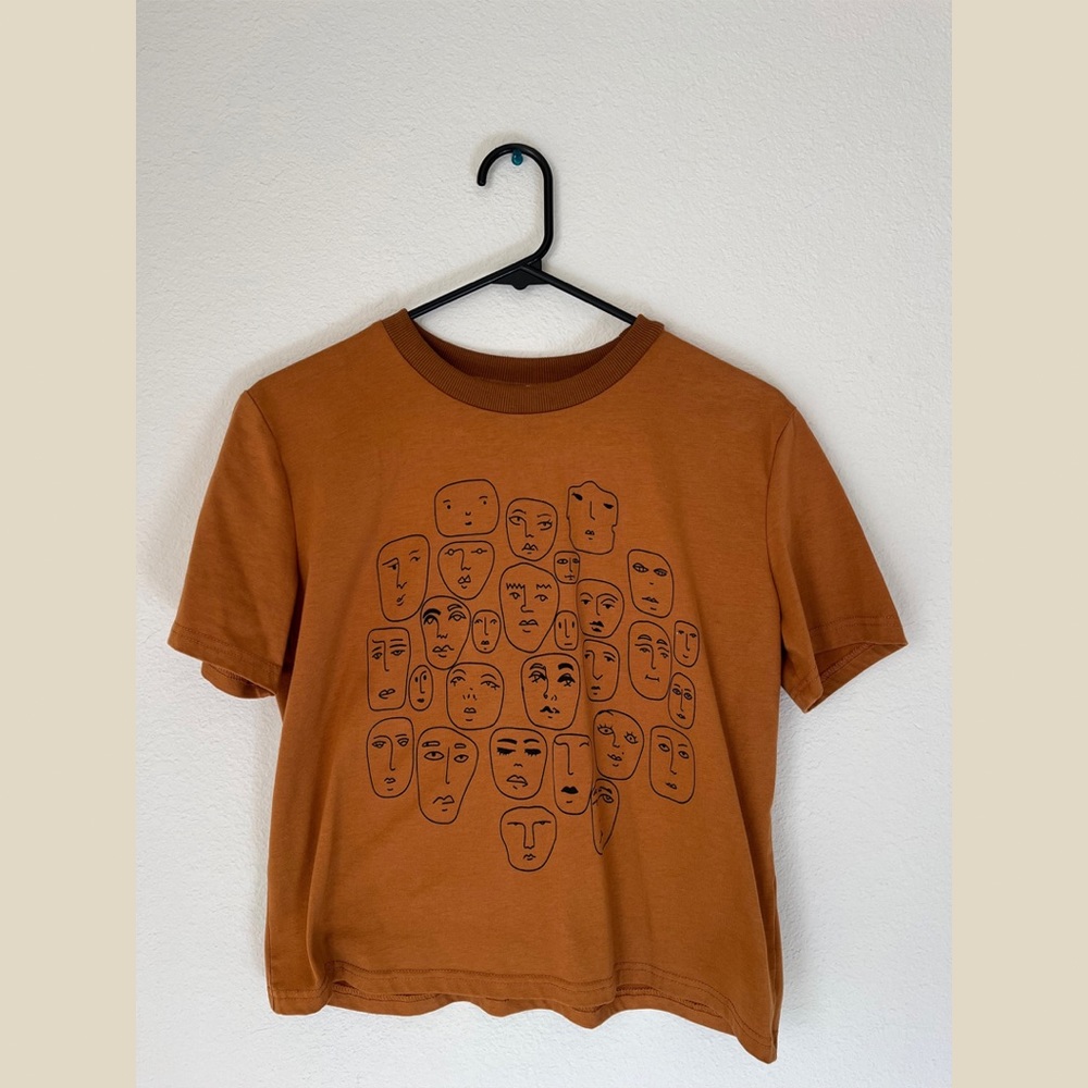 NWOT GRAPHIC TEE